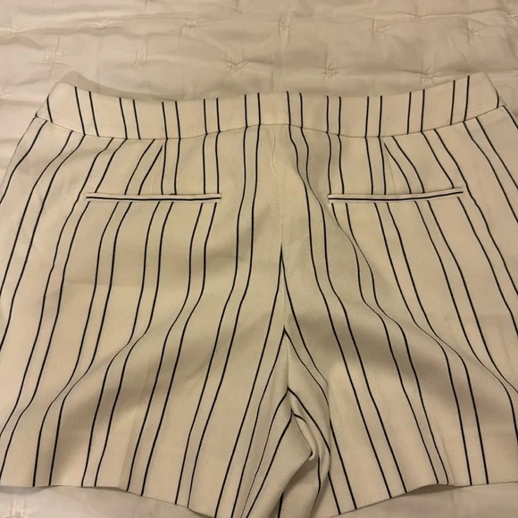 White House Black Market shorts, sz 12.  Cream and Black - Picture 5 of 8